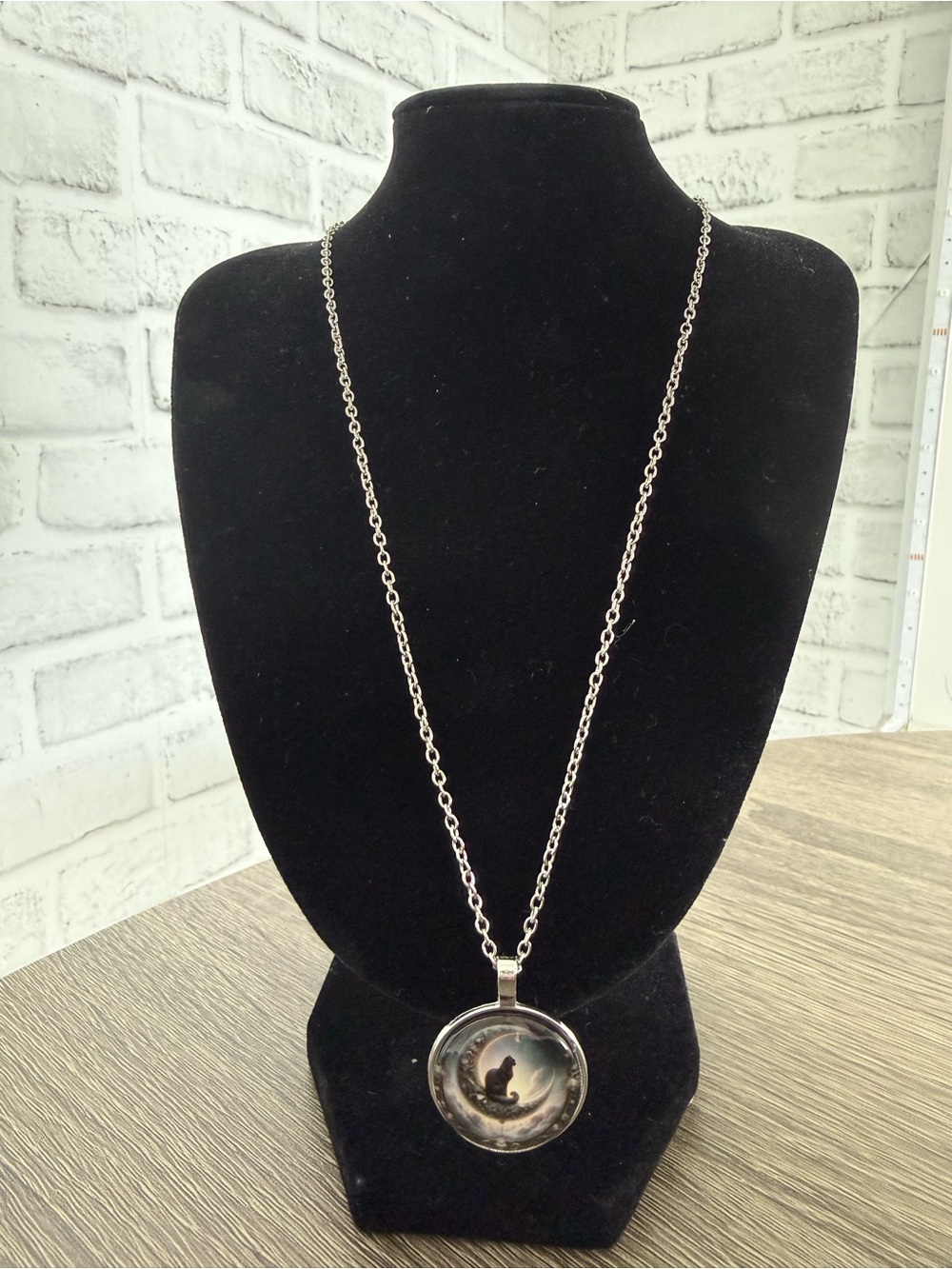 Source Unknown Silver-Tone Cat Moon Pendant Necklace
